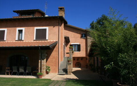 Villa Iris: Pianta, Cielo, Costruzione, Proprietà, Finestra, Casa, Le Scale, Albero, Villetta, Zona Residenziale