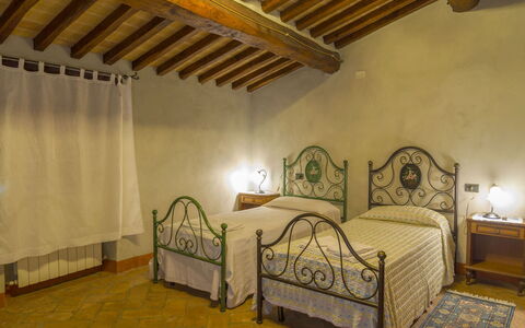 Casa la Primula: Mobilia, Interior Design, Camera Da Letto, Letto, Pavimentazione, Soffitto, Pavimento, Camera, Telaio Del Letto, Bedding