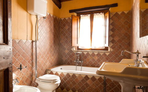 Casa la Primula: Bagno, Camera, Proprietà, Interior Design, Piastrella, Costruzione, Lavello, Immobiliare, Parete, Casa