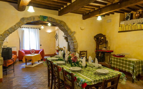 Casa la Primula: Camera, Proprietà, Ristorante, Costruzione, Interior Design, Mobilia, Casa, Immobiliare, Tavolo, Sala Da Pranzo