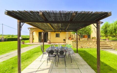 Podere Marcigliano: Giardino, Villetta, Agriturismo, Shade, Landscaping, Estate, Cortile, Backyard, Muro ​​Di Pietra, Hacienda