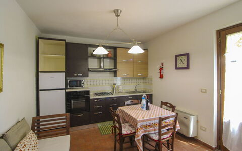 Podere Marcigliano: Mobilia, Interior Design, Pavimentazione, Pavimento, Legna, Soffitto, Camera, Cucina & Sala Da Pranzo Tavolo, Sedia, Sala Da Pranzo