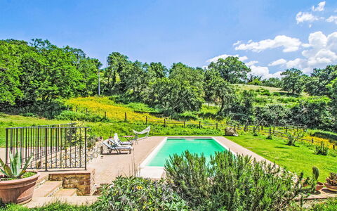 Casalini: Arbusto, Giardino, Piscina, Estate, Agriturismo, Landscaping, Prato, Piantagione, Eco Hotel, Cortile