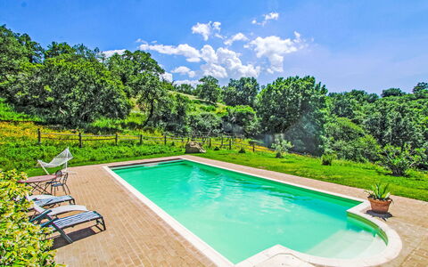 Casalini: Blu, Piscina, Giardino, Ricorrere, Eco Hotel, Landscaping, Agriturismo, Giochi D'Acqua, Hacienda, Backyard