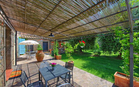 Villa Giare: Proprietà, Immobiliare, Terrazza, Backyard, Costruzione, Cortile, Casa, Casa, Albero, Giardino