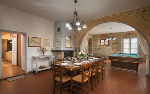 Villa Giare: Mobilia, Interior Design, Parete, Soffitto, Tavolo, Pavimentazione, Legna, Cucina & Sala Da Pranzo Tavolo, Sedia, Sala Da Pranzo