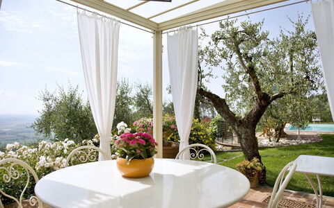 Nel Guasto: Bianca, Proprietà, Interior Design, Camera, Casa, Casa, Tavolo, Costruzione, Immobiliare, Albero