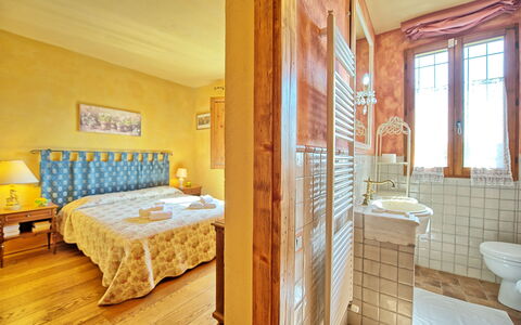 Casa Cipressi: Camera, Proprietà, Mobilia, Letto, Camera Da Letto, Giallo, Interior Design, Parete, Costruzione, Immobiliare