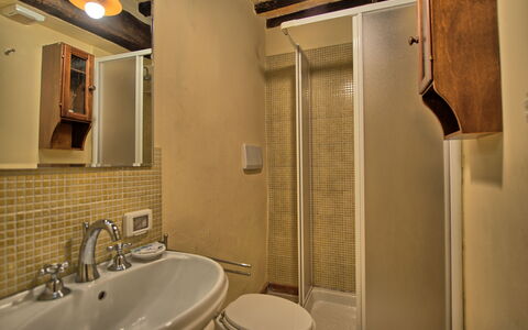 Cerretalta: Bagno, Camera, Proprietà, Interior Design, Piastrella, Idraulico Fixture, Immobiliare, Costruzione, Casa, Architettura