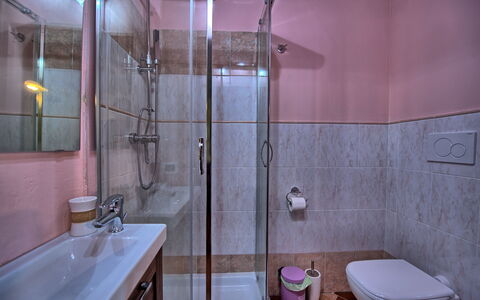 Cerretalta: Bagno, Camera, Proprietà, Rosa, Viola, Idraulico Fixture, Interior Design, Architettura, Casa, Immobiliare