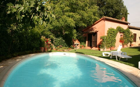 Casa Rosada: Acqua, Pianta, Proprietà, Costruzione, Verde, Azzurro, Albero, Piscina, Shade, Corpo D'Acqua