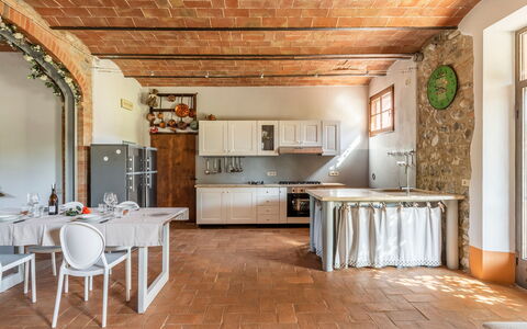 Villa Castiglione: Mobilia, Interior Design, Pavimentazione, Parete, Legna, Pavimento, Soffitto, Cucina, Illuminazione, Camera