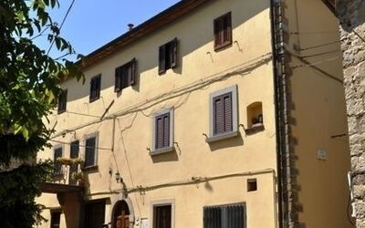 Villa Padronale Borgovallesanta del 18° secolo all'interno del borgo di Duddova