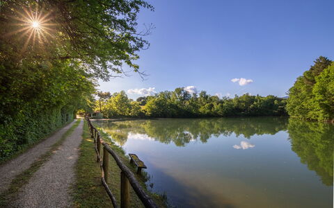 Villa Sant' Angelo: Acqua, Corpo D'Acqua, Verde, Natura, Risorse Idriche, Ambiente Naturale, Paesaggio Naturale, Alveo, Waterway, Banca