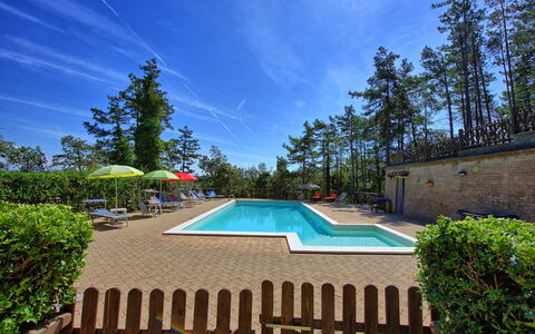 Villa Lorenzo: Proprietà, Piscina, Immobiliare, Estate, Casa, Casa, Costruzione, Vacanza, Cielo, Ricorrere