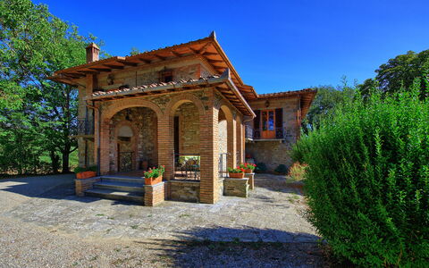 Casale Ambra: Proprietà, Casa, Casa, Costruzione, Immobiliare, Estate, Cielo, Architettura, Albero, Botanica