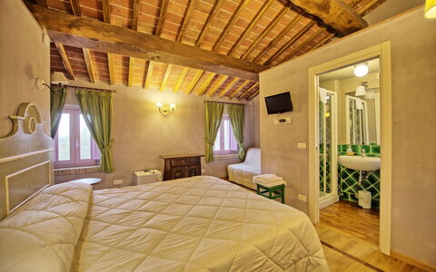 Villa Marginone: Camera Da Letto, Camera, Proprietà, Mobilia, Soffitto, Letto, Costruzione, Interior Design, Lenzuolo, Suite