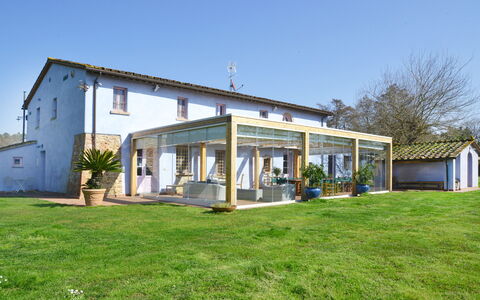 Villa Marginone: Portico, Porta, Estate, Shade, Struttura Esterna, Villetta, Vaso Di Fiori, Giardino, Terrazza, Cortile
