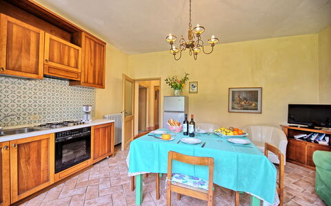 Vittoriana: Camera, Proprietà, Mobilia, Cucina, Costruzione, Interior Design, Cabinetry, Immobiliare, Controsoffitto, Casa