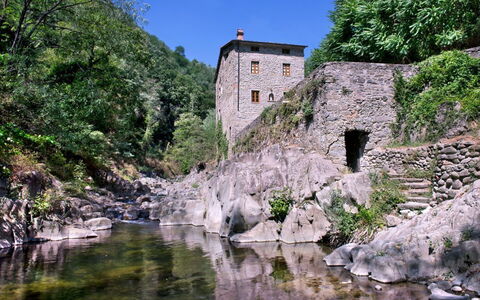 Mulino sul fiume con piscina privata e spiaggetta per ospiti