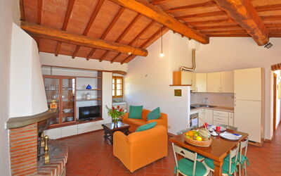 Talamone 4: Camera, Costruzione, Proprietà, Mobilia, Casa, Interior Design, Soggiorno, Soffitto, Immobiliare, Casa