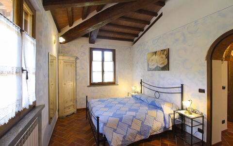 La Casetta nel Bosco: Parete, Interior Design, Mobilia, Soffitto, Pavimentazione, Casa, Pavimento, Camera, Camera Da Letto, Letto