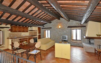 Marradi 4: Costruzione, Proprietà, Camera, Fascio, Soggiorno, Soffitto, Loft, Interior Design, Pavimento, Mobilia