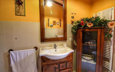 Civitella: Bagno, Camera, Proprietà, Mobiletto Del Bagno, Costruzione, Interior Design, Mobilia, Immobiliare, Casa, Bagno Accessorio