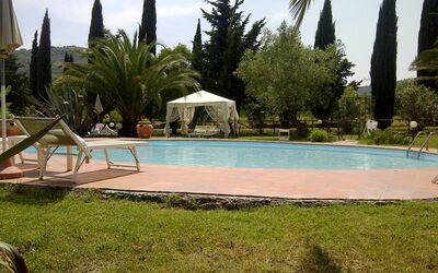 Suvereto: Piscina, Proprietà, Ricorrere, Vacanza, Palma, Albero, Erba, Tempo Libero, Immobiliare, Casa
