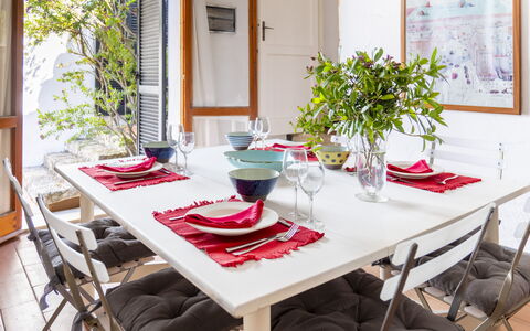 Casa Dei Lentischi: Mobilia, Sedia, Interior Design, Tavolo, Sala Da Pranzo, Cucina & Sala Da Pranzo Tavolo, Tavola, Pavimentazione, Tessile, Camera