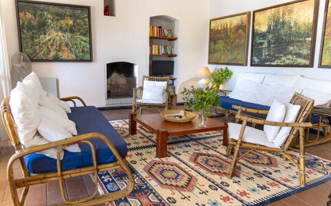Casa Dei Lentischi: Mobilia, Interior Design, Pavimentazione, Legna, Divano, Soggiorno, Pavimento, Sedia, Camera, Illuminazione