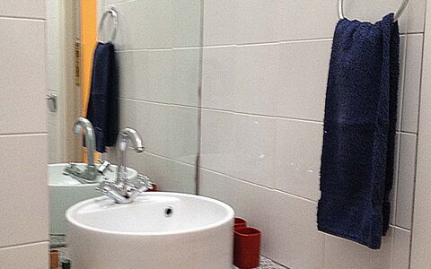 Casa Dei Lentischi: Bagno, Parete, Idraulico Fixture, Pavimentazione, Pavimento, Interior Design, Lavandino Del Bagno, Idraulico, Lavello, Piastrella
