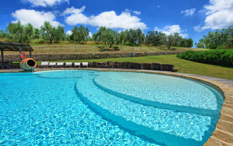 Villa Ferdinando: Nube, Cielo, Acqua, Pianta, Giorno, Piscina, Natura, Azzurro, Paesaggio Naturale, Albero