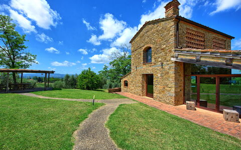 Villa Ferdinando: Nube, Cielo, Proprietà, Pianta, Paesaggio Naturale, Albero, Lotto, Erba, Paesaggio, Zona Residenziale