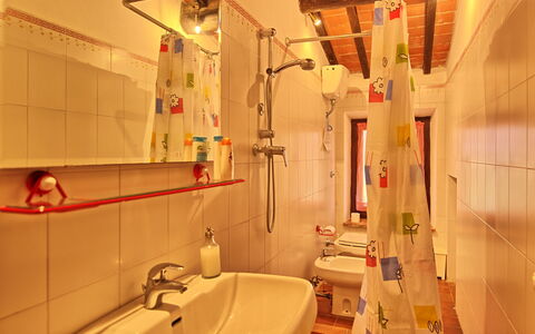 Villa Campogialli: Bagno, Camera, Proprietà, Interior Design, Costruzione, Idraulico Fixture, Casa, Architettura, Casa, Lavello