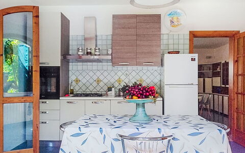 Orchidea: Mobilia, Interior Design, Pavimentazione, Pavimento, Illuminazione, Cucina, Camera, Casa, Sedia, Lampada