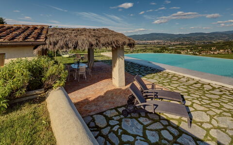 Villa Agazzi: Proprietà, Paesaggio Naturale, Immobiliare, Cielo, Estate, Casa, Azzurro, Piscina, Casa, Costruzione