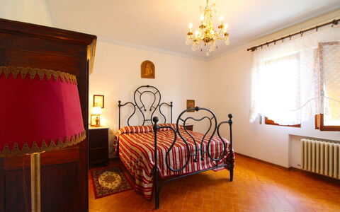 Villa Quattro Mori: Camera, Mobilia, Letto, Proprietà, Camera Da Letto, Interior Design, Pavimento, Lenzuolo, Costruzione, Telaio Del Letto