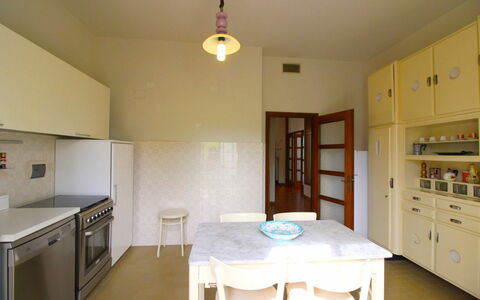 Villa Quattro Mori: Proprietà, Camera, Mobilia, Costruzione, Cucina, Interior Design, Casa, Immobiliare, Cabinetry, Pavimento