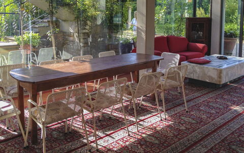 Villa Quattro Mori: Mobilia, Pavimentazione, Legna, Interior Design, Pavimento, Tavolo, Sedia, Camera, Soggiorno, Tavolino Da Caffè
