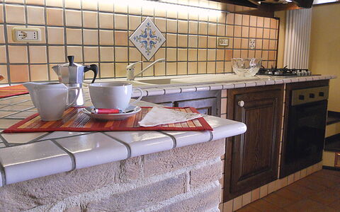 Casa Stefy: Controsoffitto, Cucina, Camera, Piastrella, Proprietà, Mobilia, Cabinetry, Pavimento, Interior Design, Pavimentazione