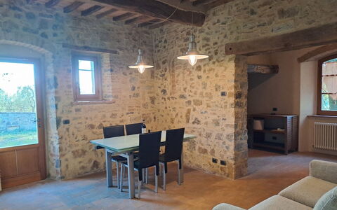 Arturo: Tavolo, Mobilia, Finestra, Legna, Divano, Interior Design, Soggiorno, Costruzione, Pavimentazione, Sedia