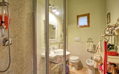 Casa Ovile: Specchio, Rubinetto, Idraulico Fixture, Lavello, Bagno, Doccia Bar, Interior Design, Idraulico, Costruzione