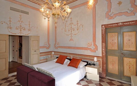 Villa Gubbio: Camera, Camera Da Letto, Proprietà, Mobilia, Interior Design, Soffitto, Costruzione, Parete, Letto, Lenzuolo