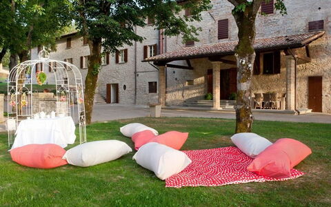 Villa Gubbio: Proprietà, Erba, Casa, Camera, Backyard, Tempo Libero, Costruzione, Vacanza, Immobiliare, Albero