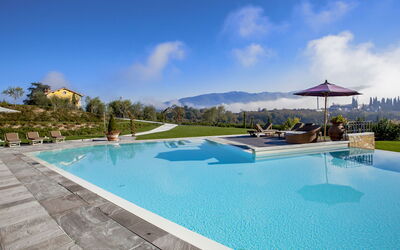 Incisa Valdarno 900: Piscina, Proprietà, Ricorrere, Immobiliare, Vacanza, Cielo, Casa, Tempo Libero, Costruzione, Estate