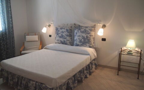 Villa Dei Cipressi: Camera Da Letto, Letto, Mobilia, Camera, Proprietà, Telaio Del Letto, Materasso, Lenzuolo, Interior Design, Imbottitura Del Materasso