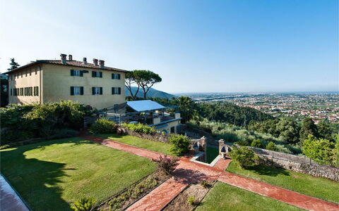 Villa Camaiore: Proprietà, Immobiliare, Costruzione, Casa, Estate, Cielo, Casa, Zona Residenziale, Architettura, Dimora