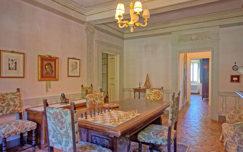 Villa Camaiore: Camera, Proprietà, Costruzione, Mobilia, Sala Da Pranzo, Soffitto, Interior Design, Immobiliare, Tavolo, Estate