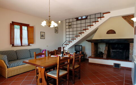 La Valle: Proprietà, Camera, Costruzione, Casa, Soffitto, Interior Design, Pavimento, Mobilia, Immobiliare, Pavimento In Legno